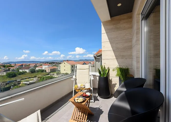 Luxury N * 扎达尔